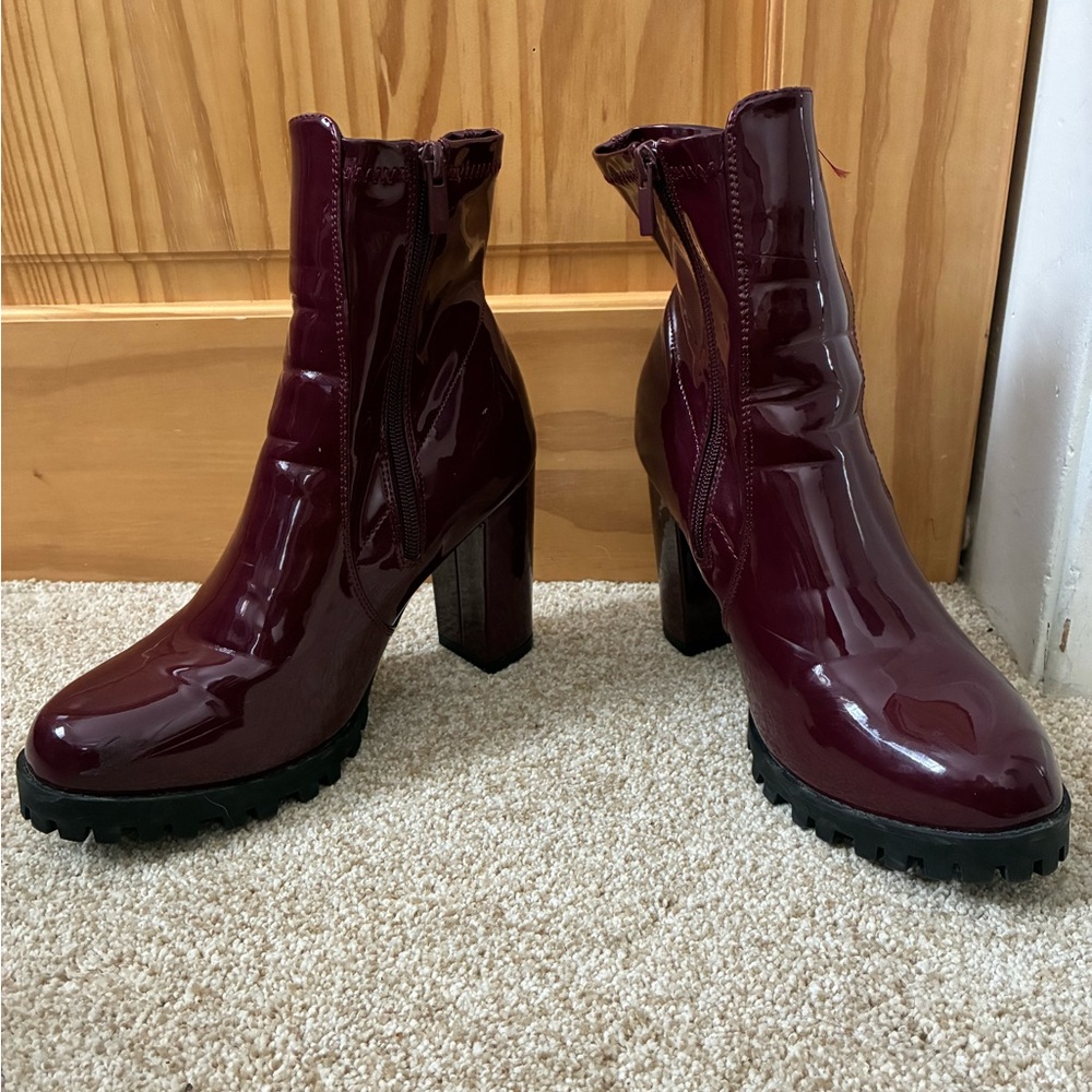 NWOT TOP Moda Glossy Burgundy Heeled Boots womens size 9